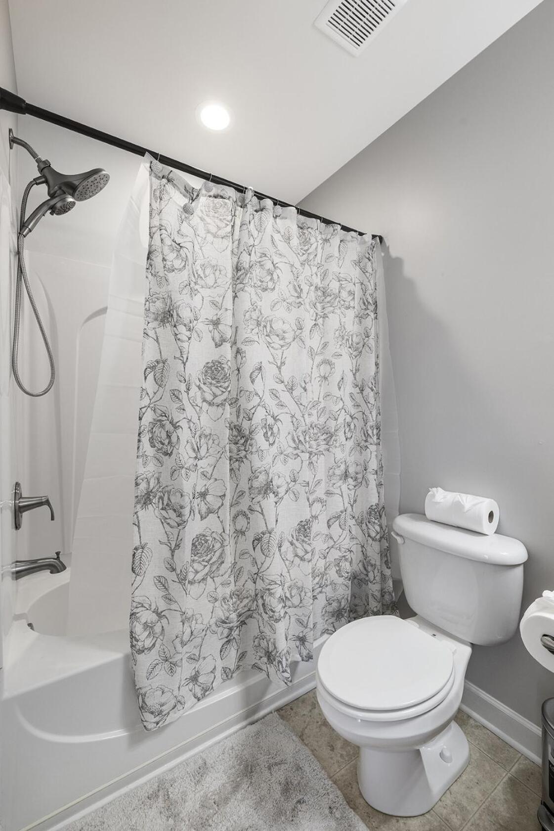 King And Queen Beds With A Gourmet Kitchen Holiday home Charlotte